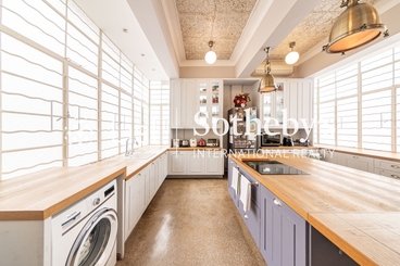 Nos. 9-11 Sing Woo Road 成和道9-11号 | 