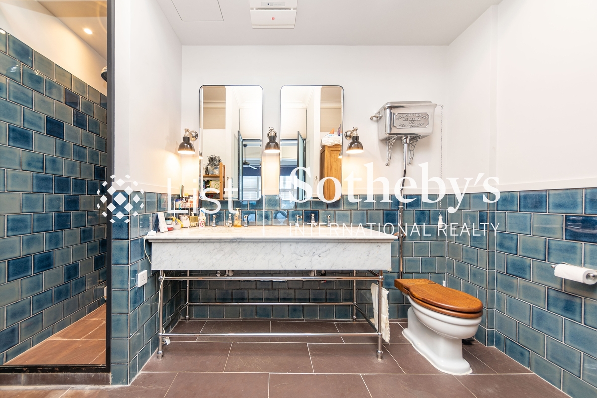 Nos. 9-11 Sing Woo Road 成和道9-11號 | Master Bathroom