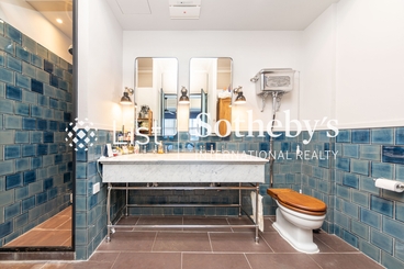 Nos. 9-11 Sing Woo Road 成和道9-11号 | 