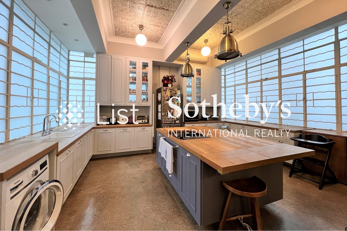 Nos. 9-11 Sing Woo Road 成和道9-11號 | Open Kitchen