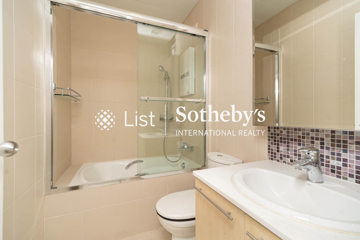 12-22 Black's Link 布力徑12-22號 | Second En-suite Bathroom