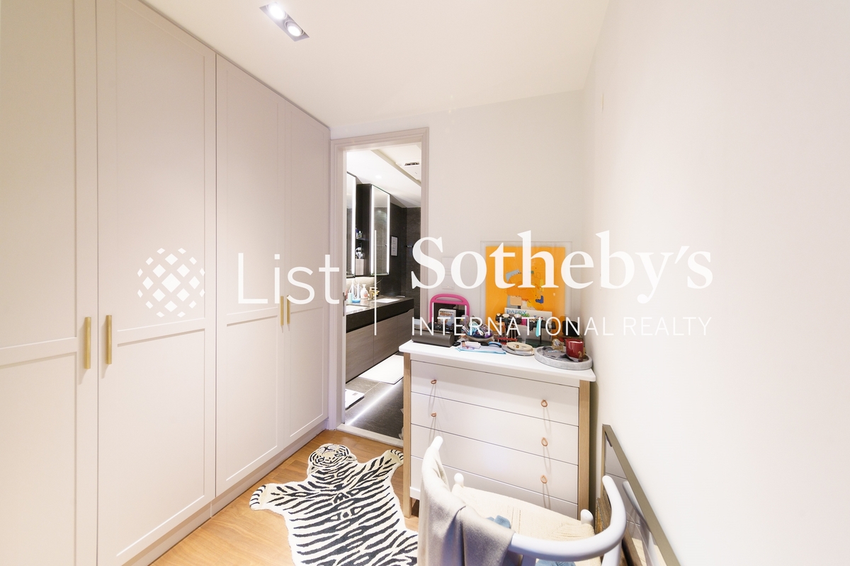 Fleur Pavilia 柏蔚山 | Walk-in Closet in Master Bedroom 