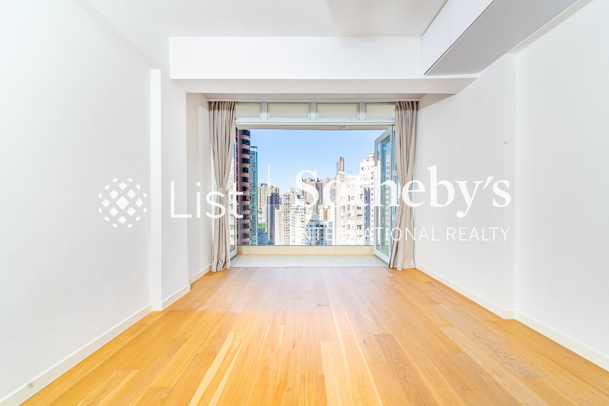 35-41 Village Terrace 山村臺35-41號 | Living and Dining Room