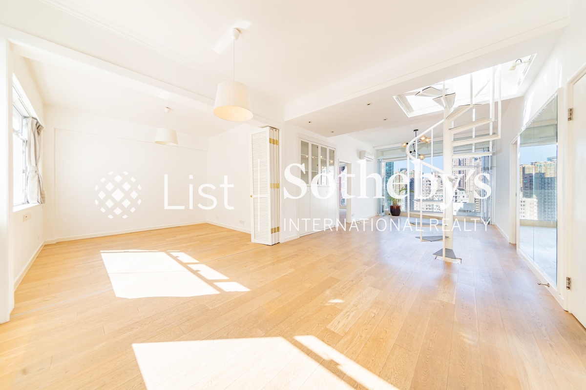 35-41 Village Terrace 山村臺35-41號 | Living and Dining Room