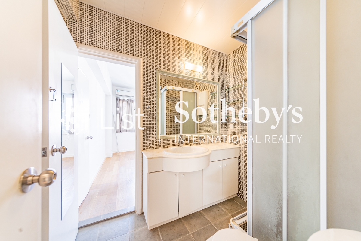 35-41 Village Terrace 山村臺35-41號 | Second En-suite Bathroom