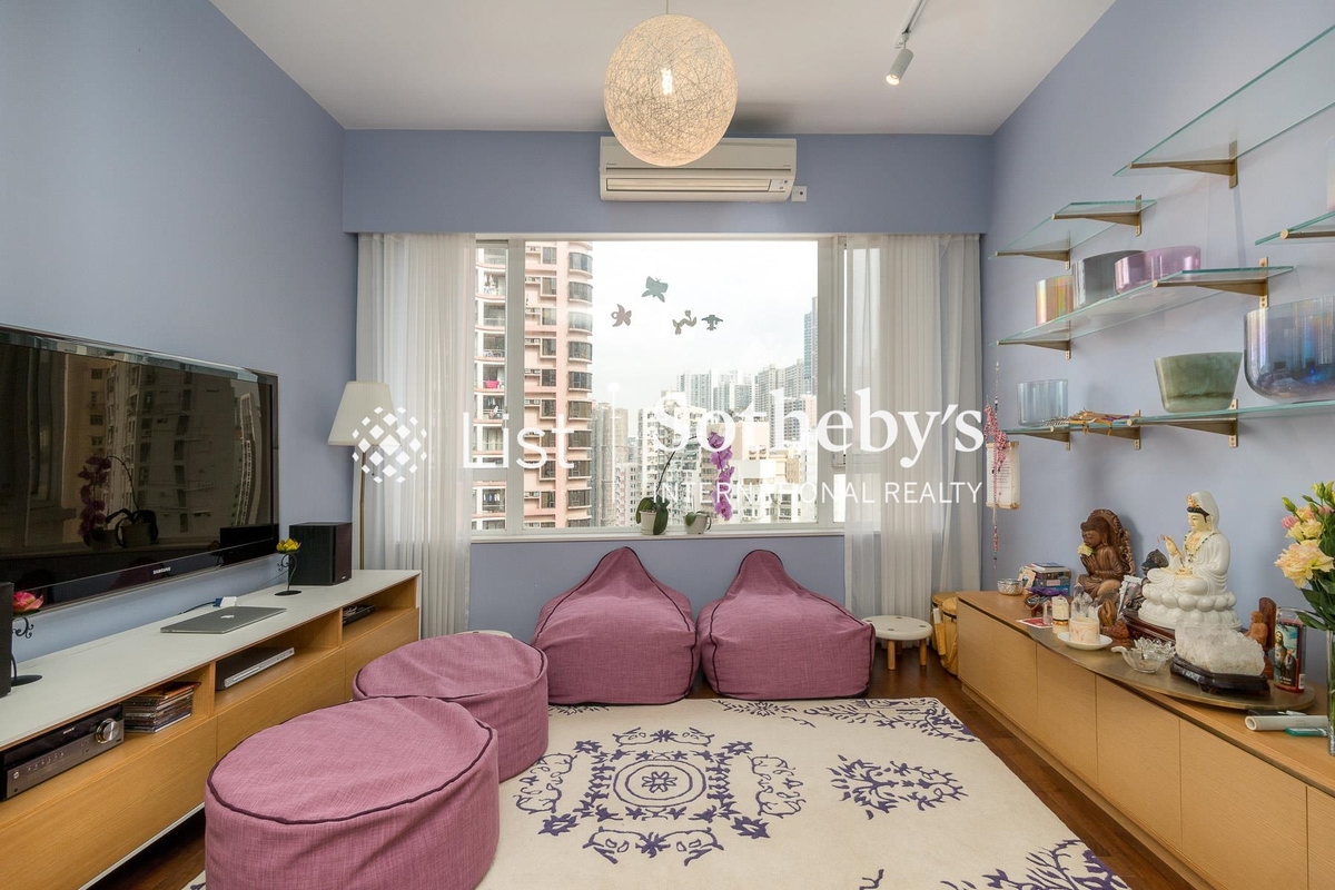 35-41 Village Terrace 山村臺35-41號 | Family Room