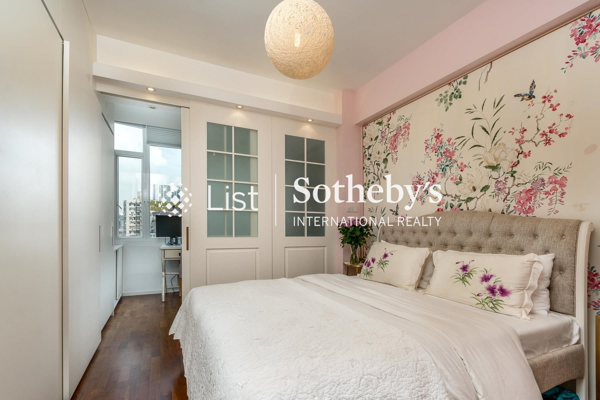 35-41 Village Terrace 山村臺35-41號 | Master Bedroom