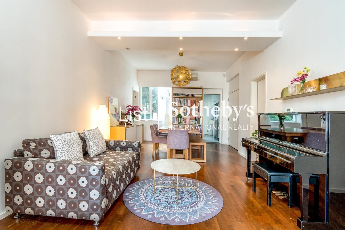 35-41 Village Terrace 山村臺35-41號 | Living and Dining Room