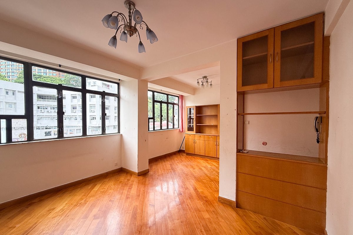 Race Course Mansion 銀禧大廈 | Living and Dining Room