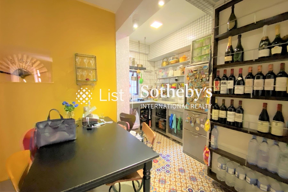 Shan Shing Building 山勝大廈 | Living and Dining Room