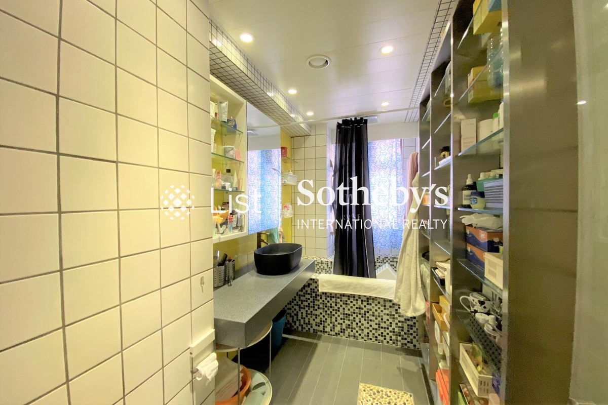 Shan Shing Building 山勝大廈 | Guest Bathroom
