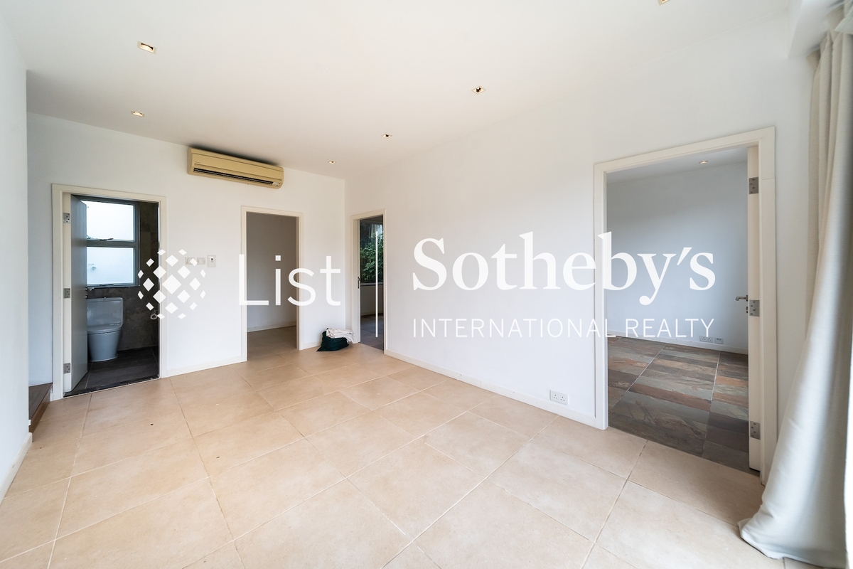 Che Keng Tuk Road 輋徑篤路 | Family Room