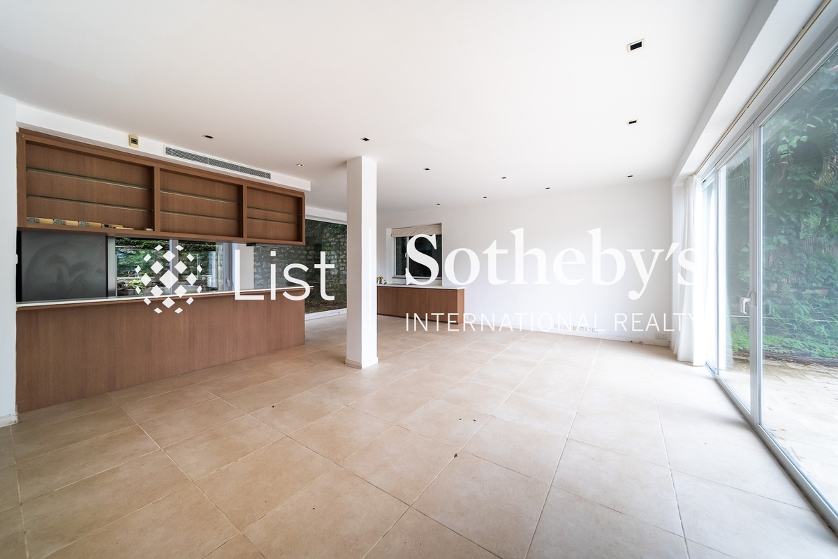 Che Keng Tuk Road 輋徑篤路 | Living and Dining Room