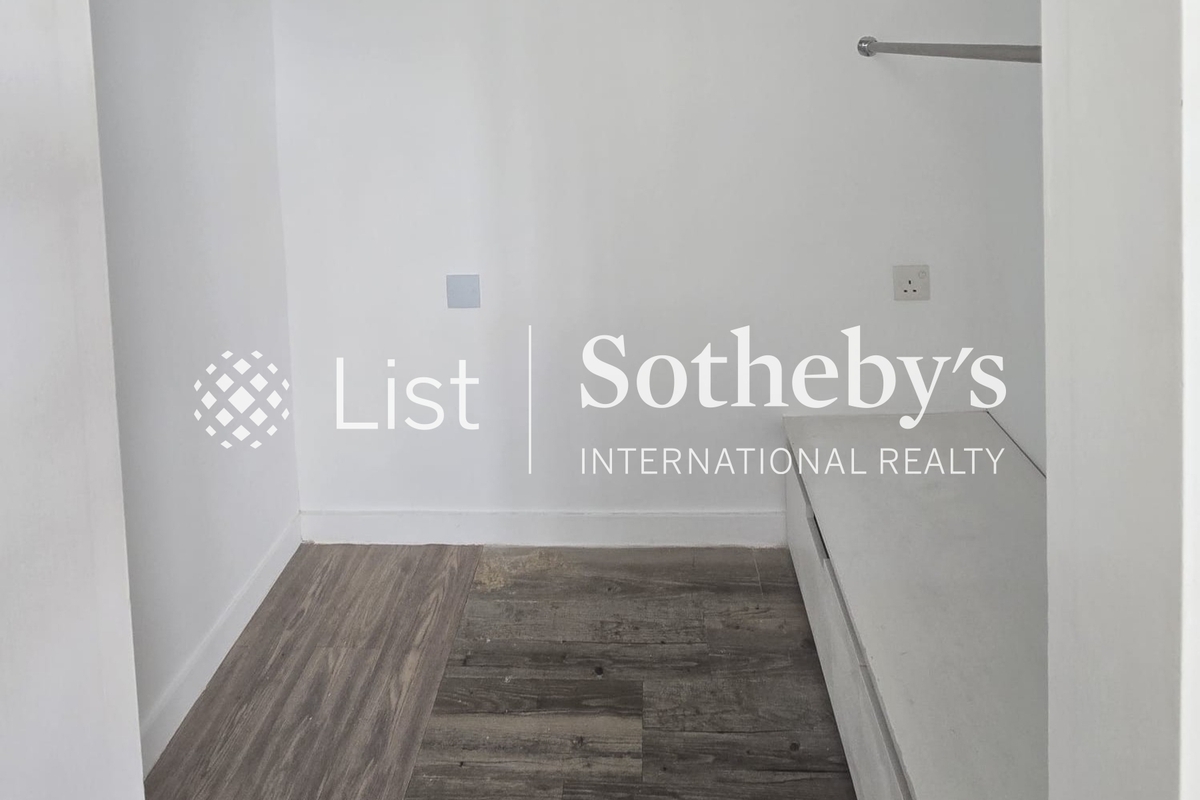 19-25 Horizon Drive 海天徑 19-25 號 | Walk-in Closet in Master Bedroom 