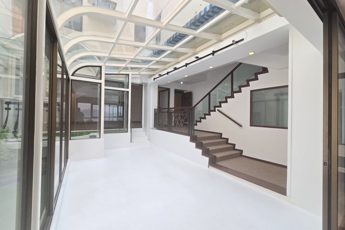 19-25 Horizon Drive 海天徑 19-25 號 | Private skylight terrace