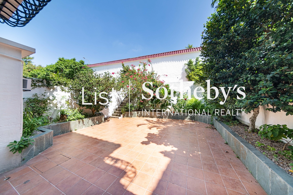 Red Hill Park 紅山花園 | Back Yard