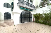 Red Hill Park 红山花园 | Private Terrace off Living Room