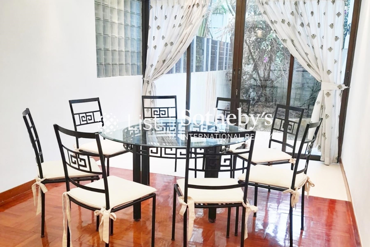 Billows Villa 浪濤苑 | Living and Dining Room