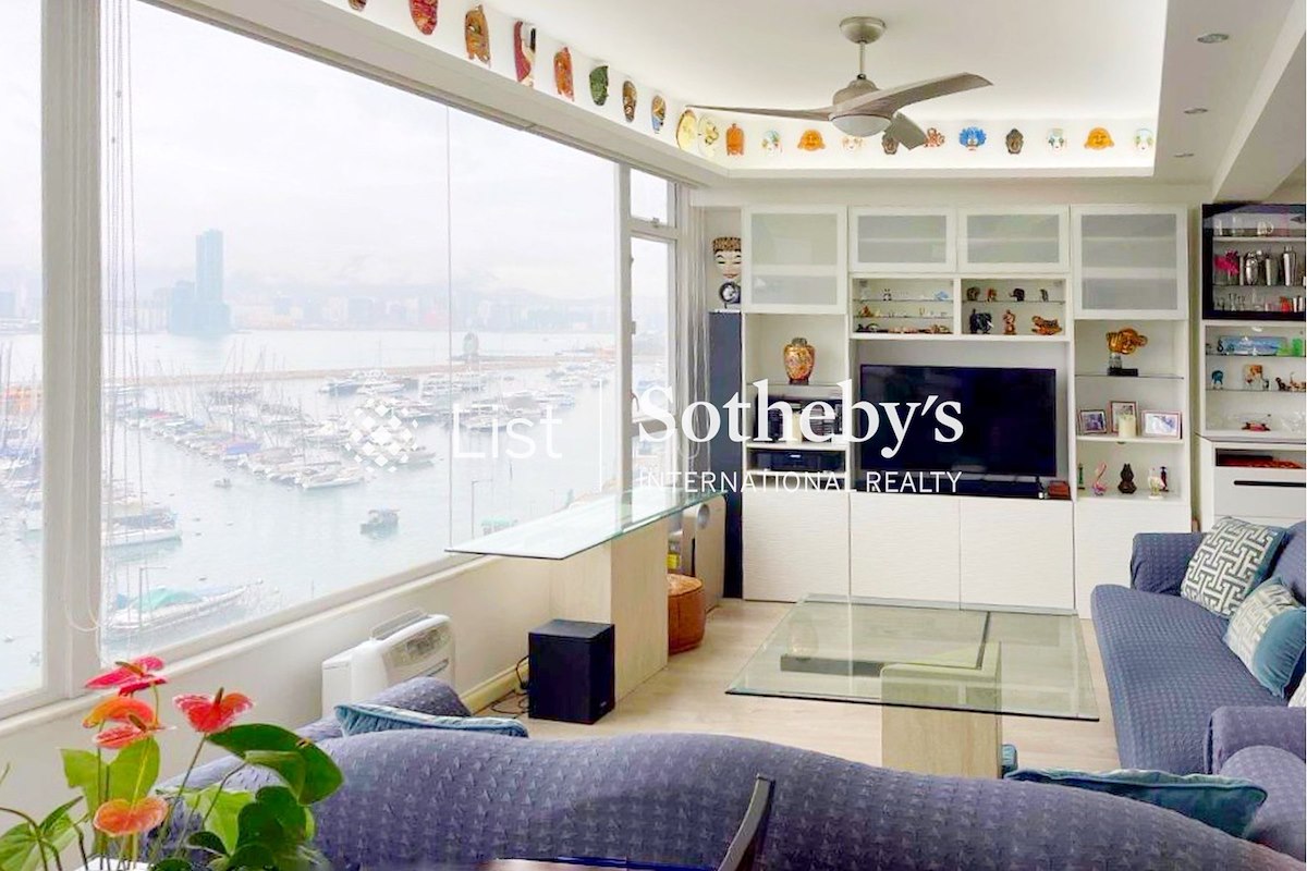 Hoi To Court 海都大廈 | Living and Dining Room