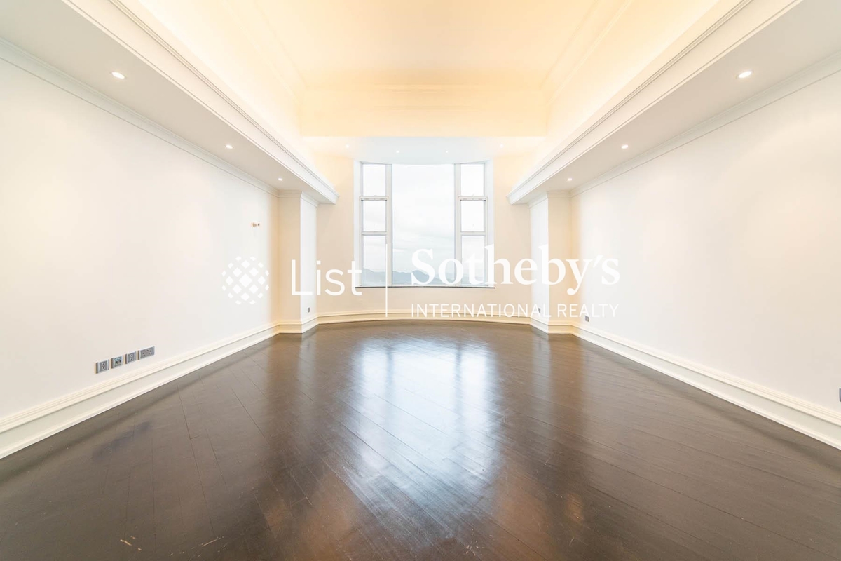 No. 84 Peak Road 山頂道84號 | Master Bedroom