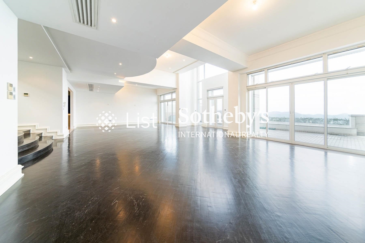 No. 84 Peak Road 山頂道84號 | Living and Dining Room