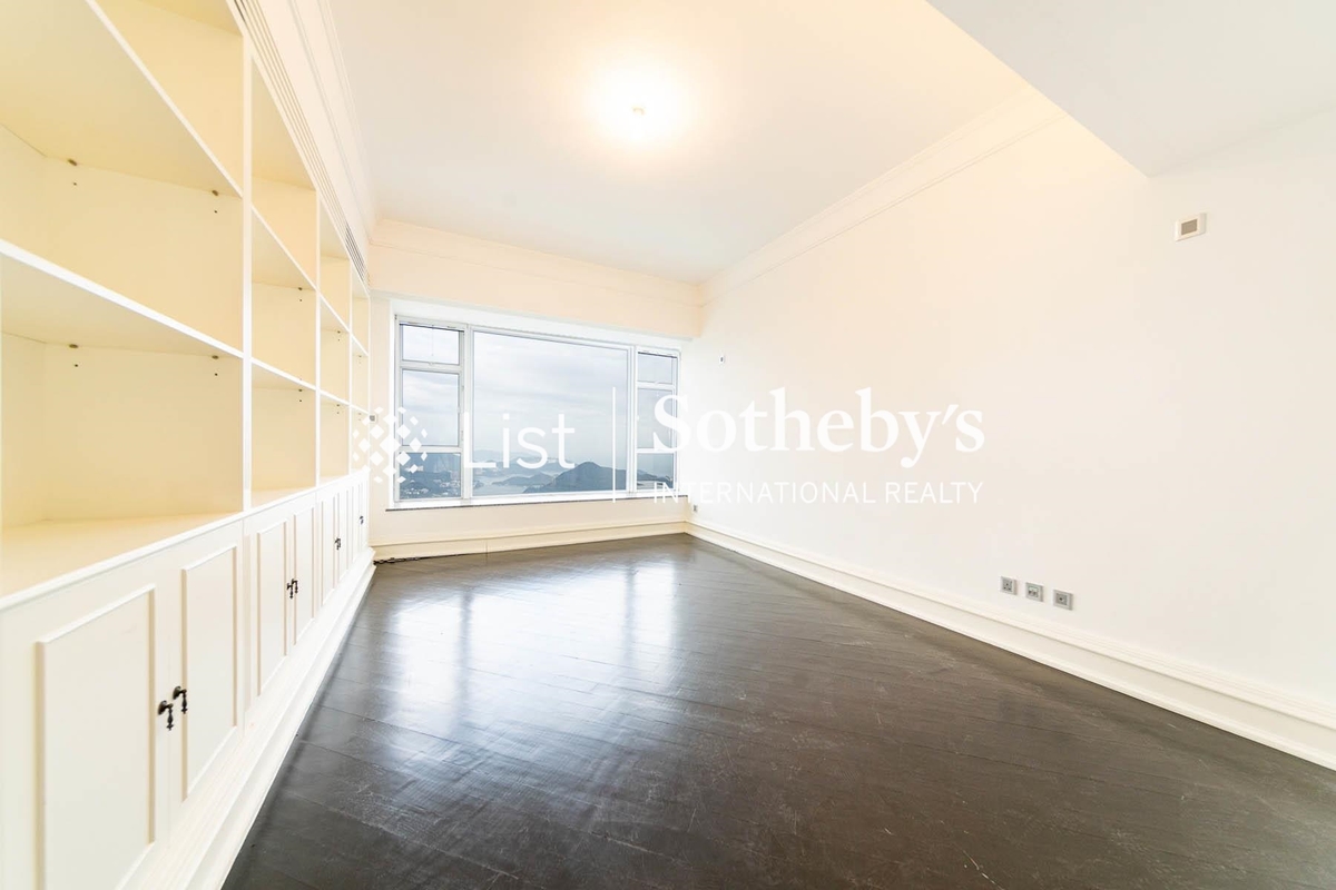 No. 84 Peak Road 山頂道84號 | Fourth En-suite Bedroom