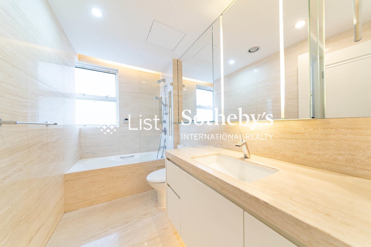 No. 84 Peak Road 山頂道84號 | Fourth En-suite Bathroom