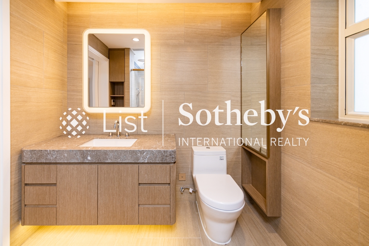 No. 84 Peak Road 山頂道84號 | Ladies Toilet in Master Bathroom