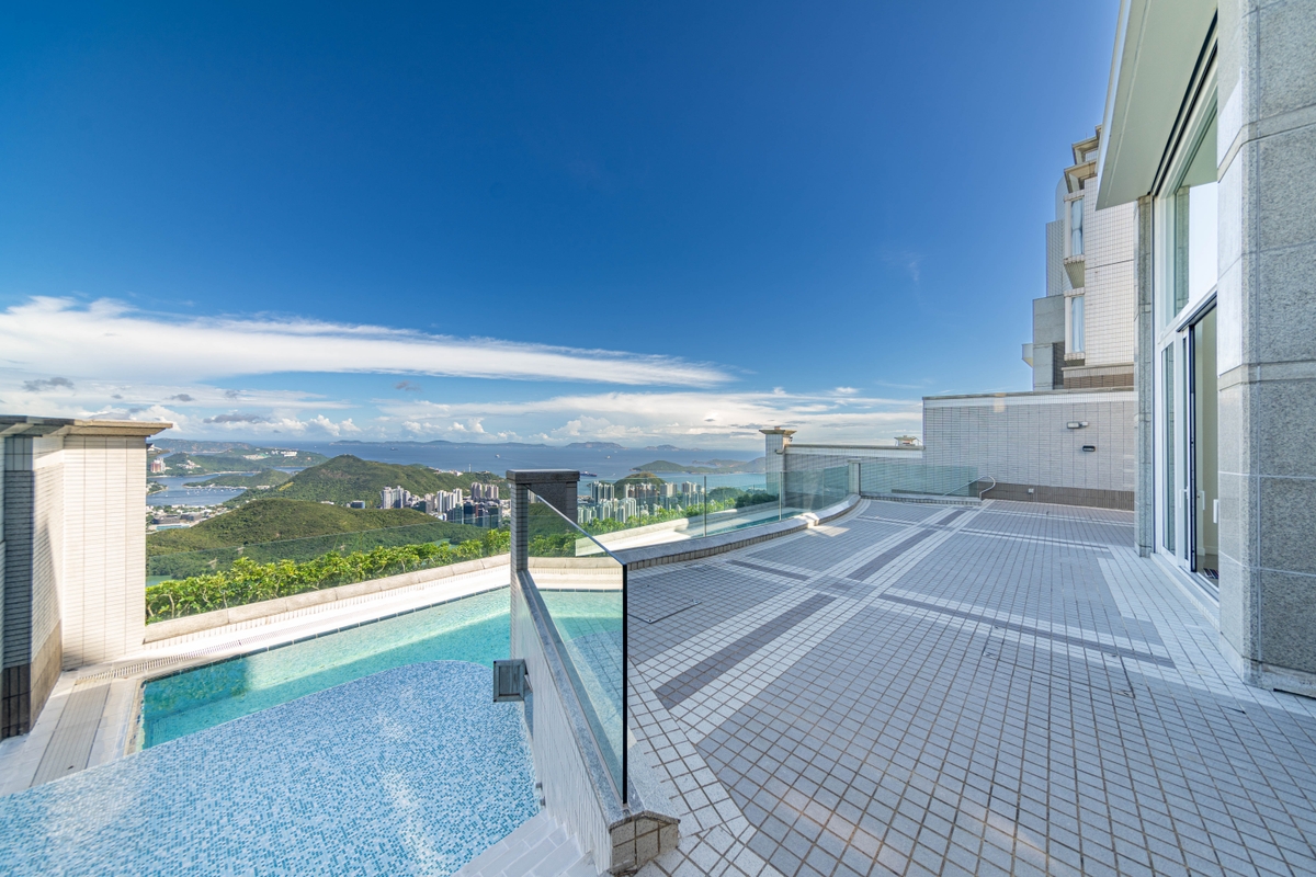 No. 84 Peak Road 山頂道84號 | Private Terrace off Living and Dining Room