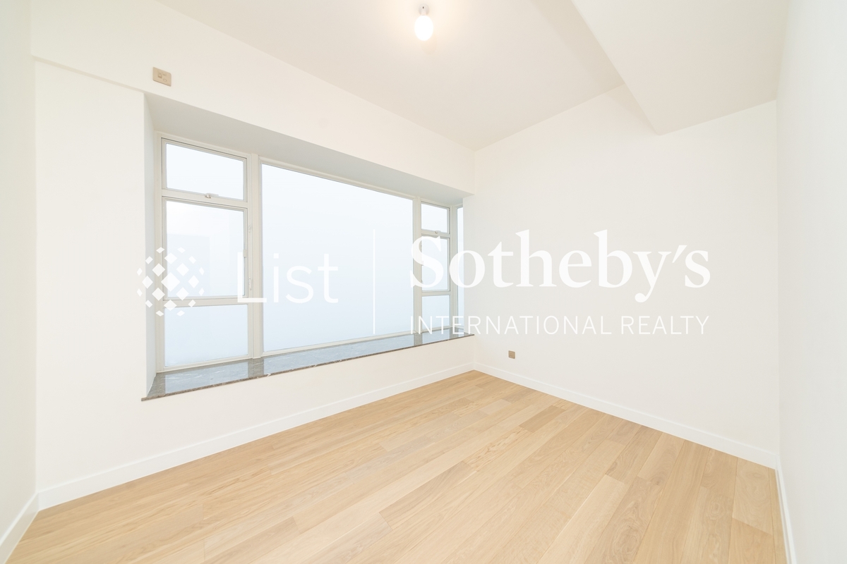 No. 84 Peak Road 山頂道84號 | Dressing Area in Master Bedroom for man