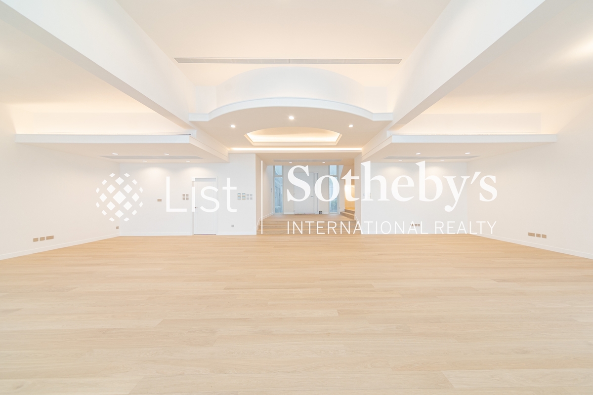 No. 84 Peak Road 山頂道84號 | Living and Dining Room