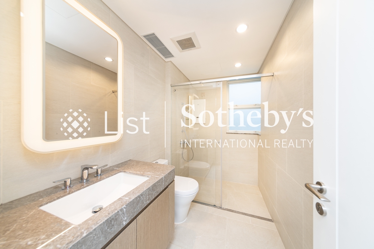No. 84 Peak Road 山頂道84號 | Second En-suite Bathroom