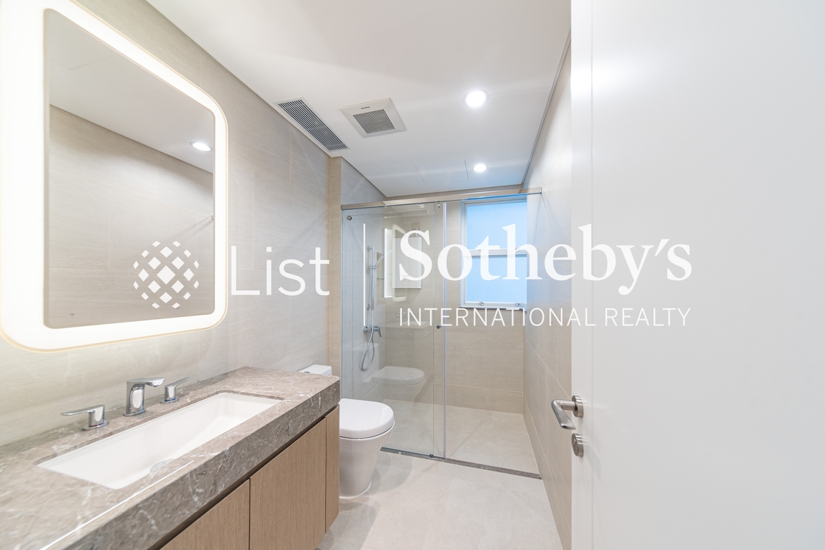 No. 84 Peak Road 山頂道84號 | Third En-suite Bathroom