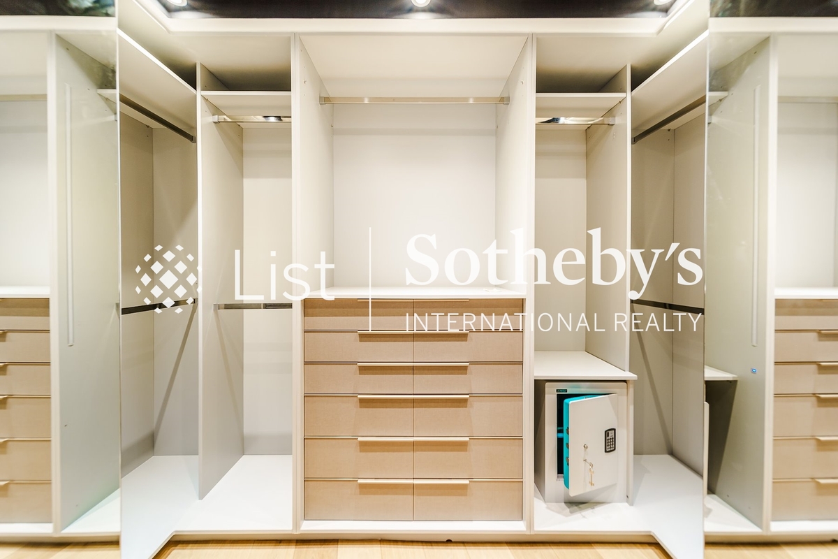 Faber Villa 輝百苑 | Walk-in Closet in Master Bedroom 