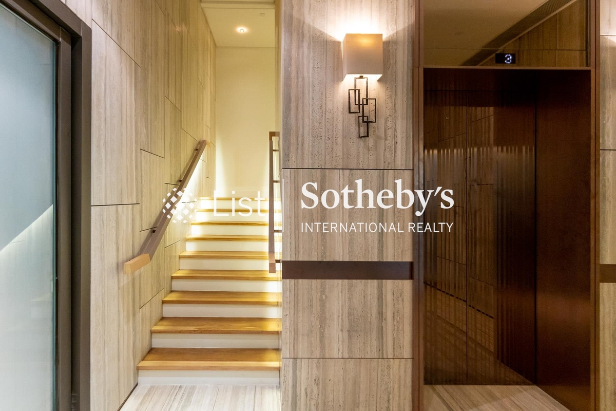 7-15 Mount Kellett Road 加列山道7-15號 | Internal Staircase