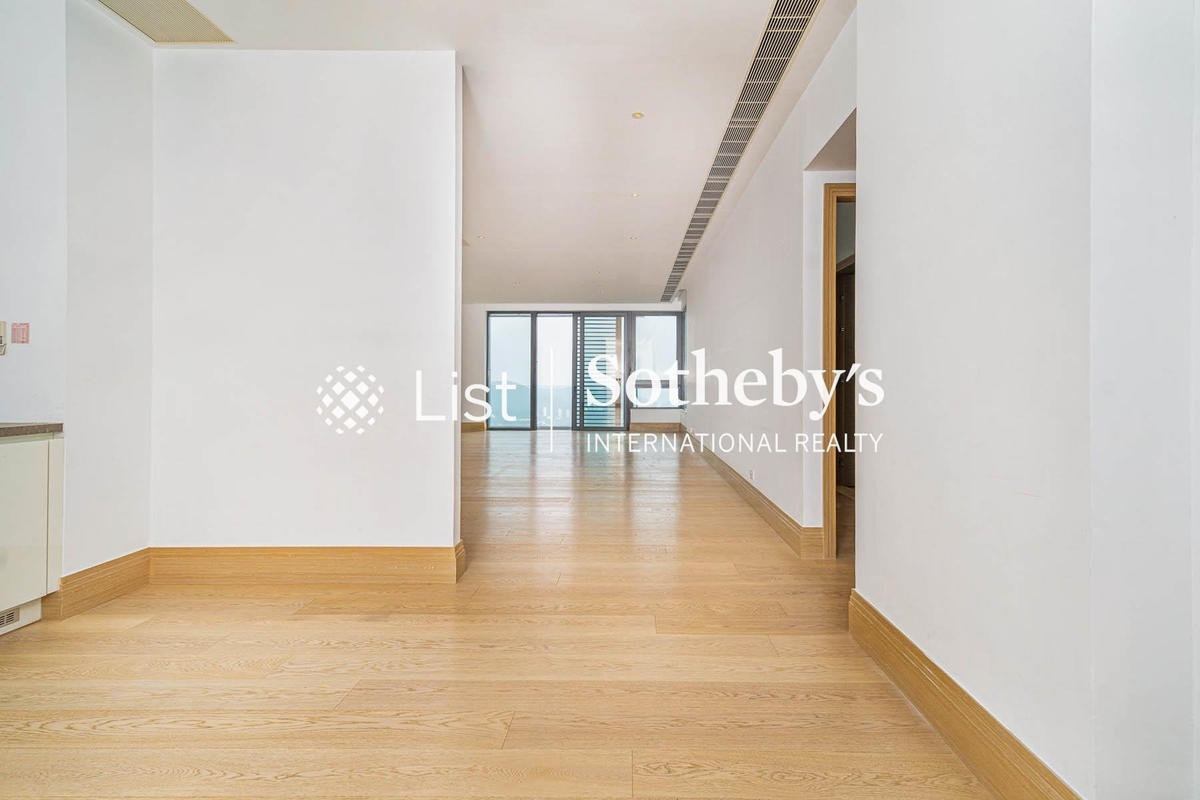 7-15 Mount Kellett Road 加列山道7-15號 | Living and Dining Room