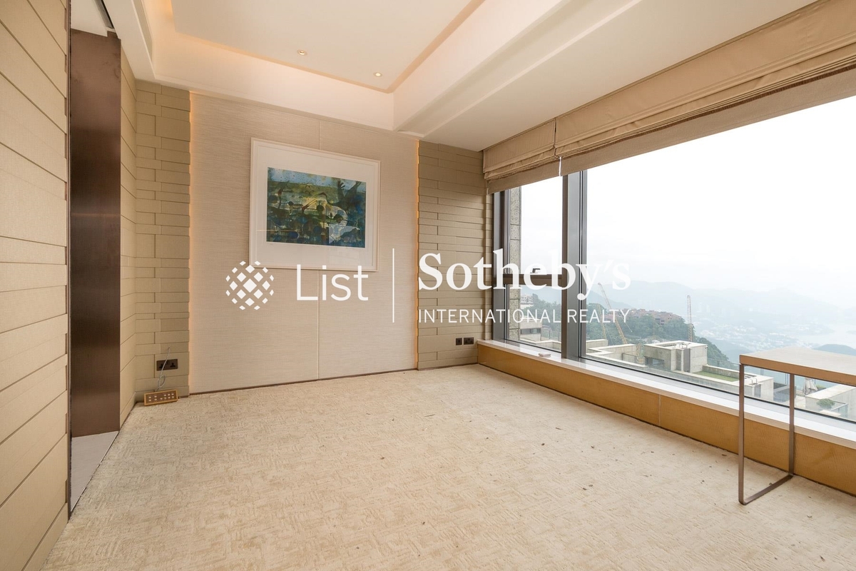 Twelve Peaks 加列山道12號 | Second En-suite Bedroom