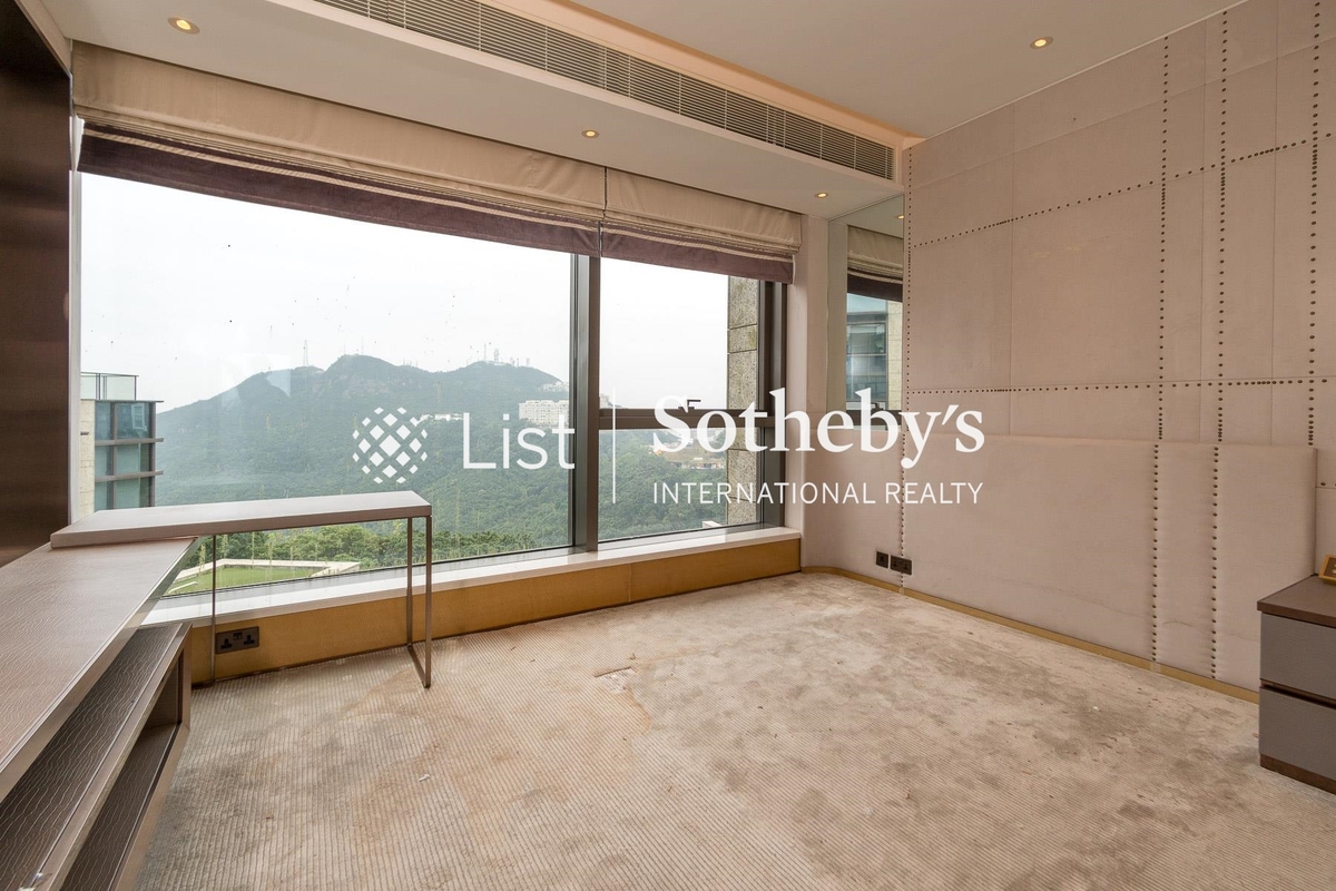 Twelve Peaks 加列山道12號 | Third En-suite Bedroom