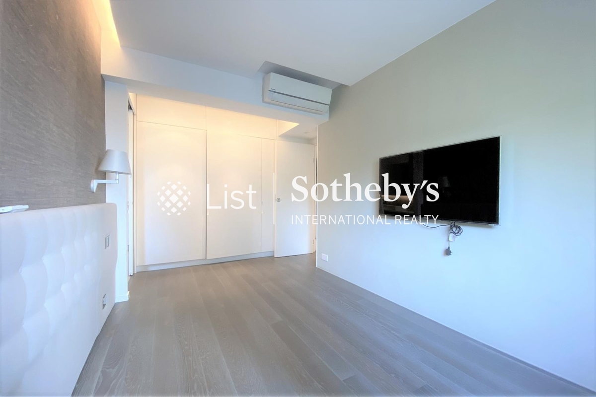 Ronsdale Garden 龍華花園 | Built-in Wardrobe in Master Bedroom