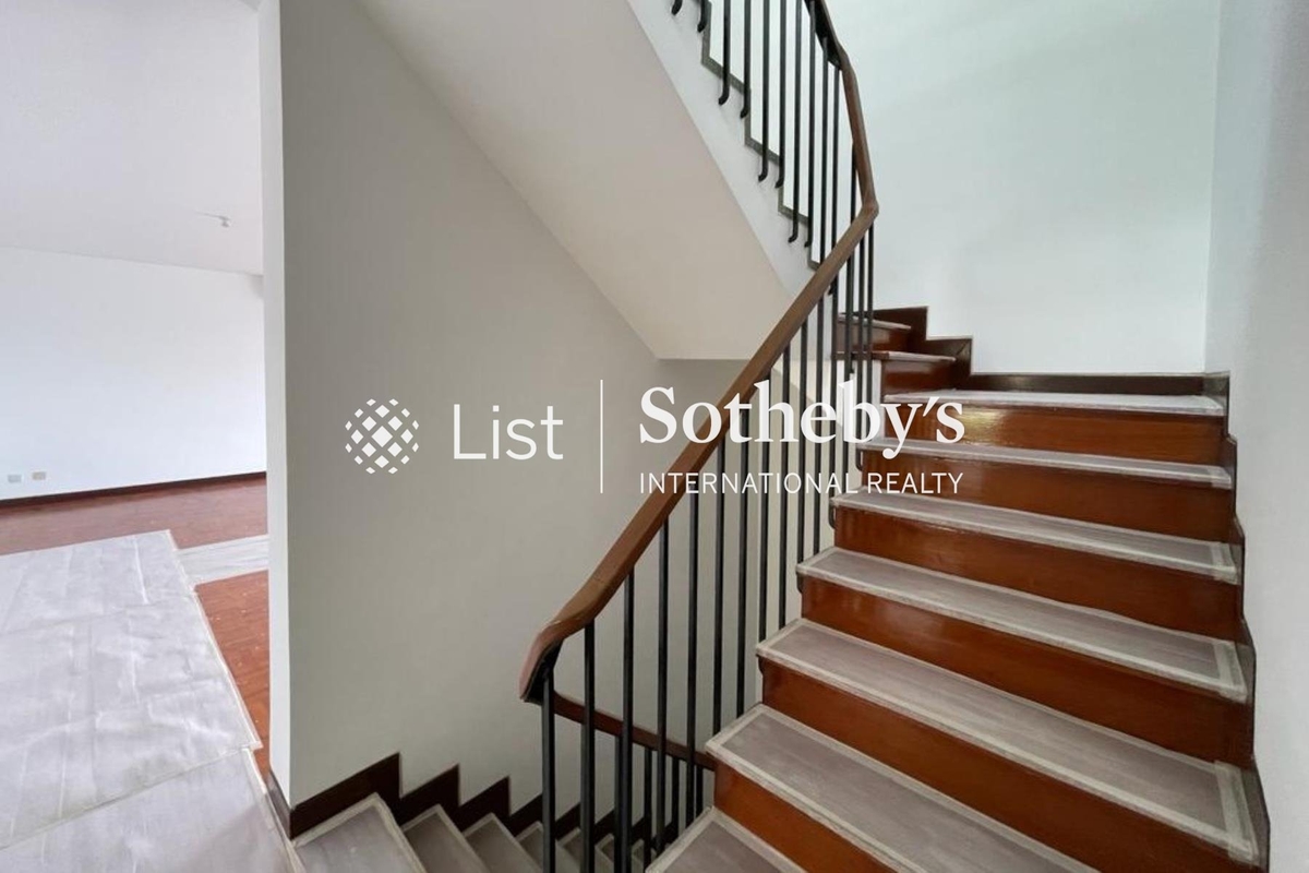 Tai Tam Crescent 映月閣 | Internal Staircase