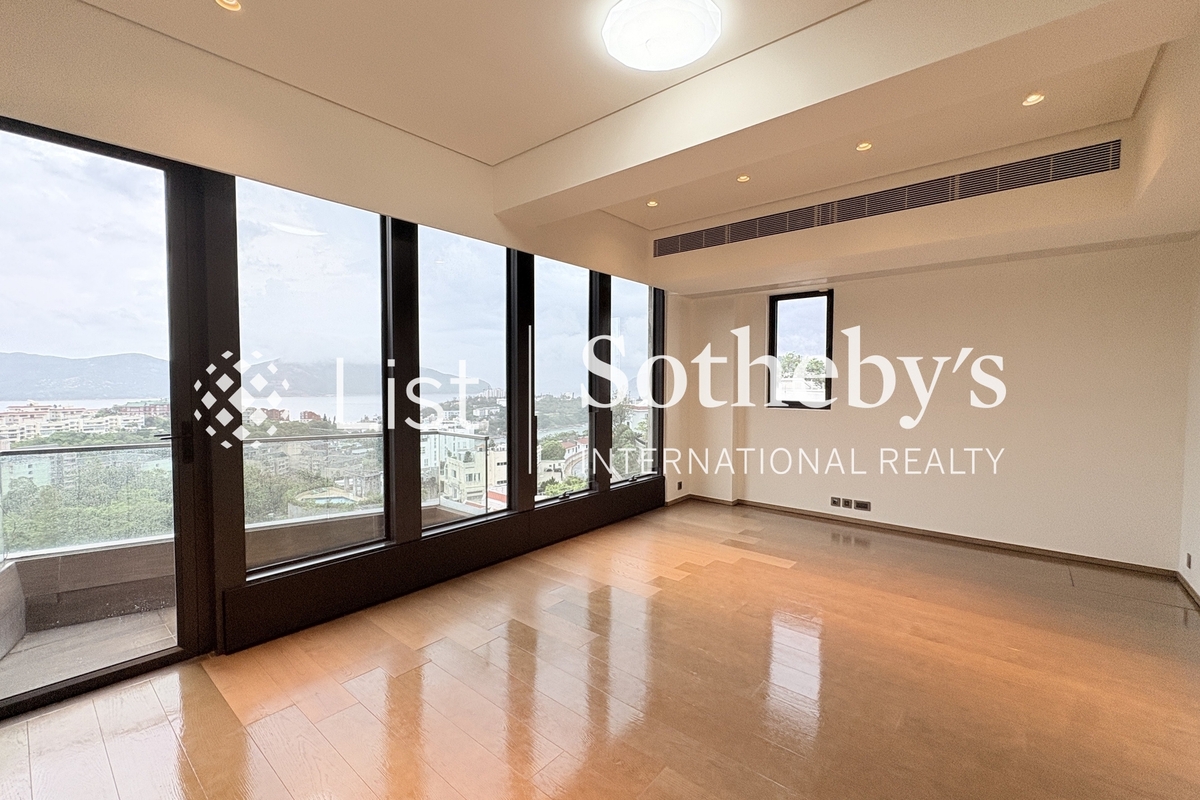 No. 11 Ching Sau Lane 靜修里11號 | Living and Dining Room