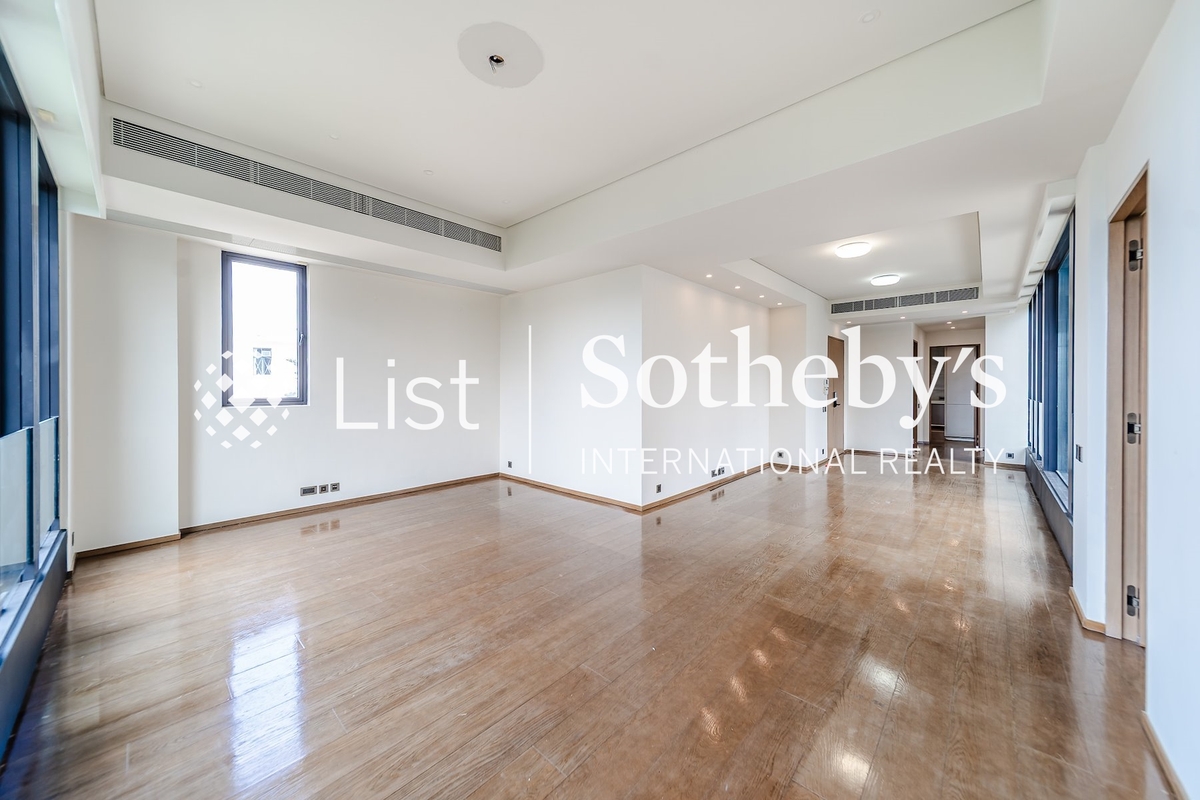 No. 11 Ching Sau Lane 靜修里11號 | Living and Dining Room