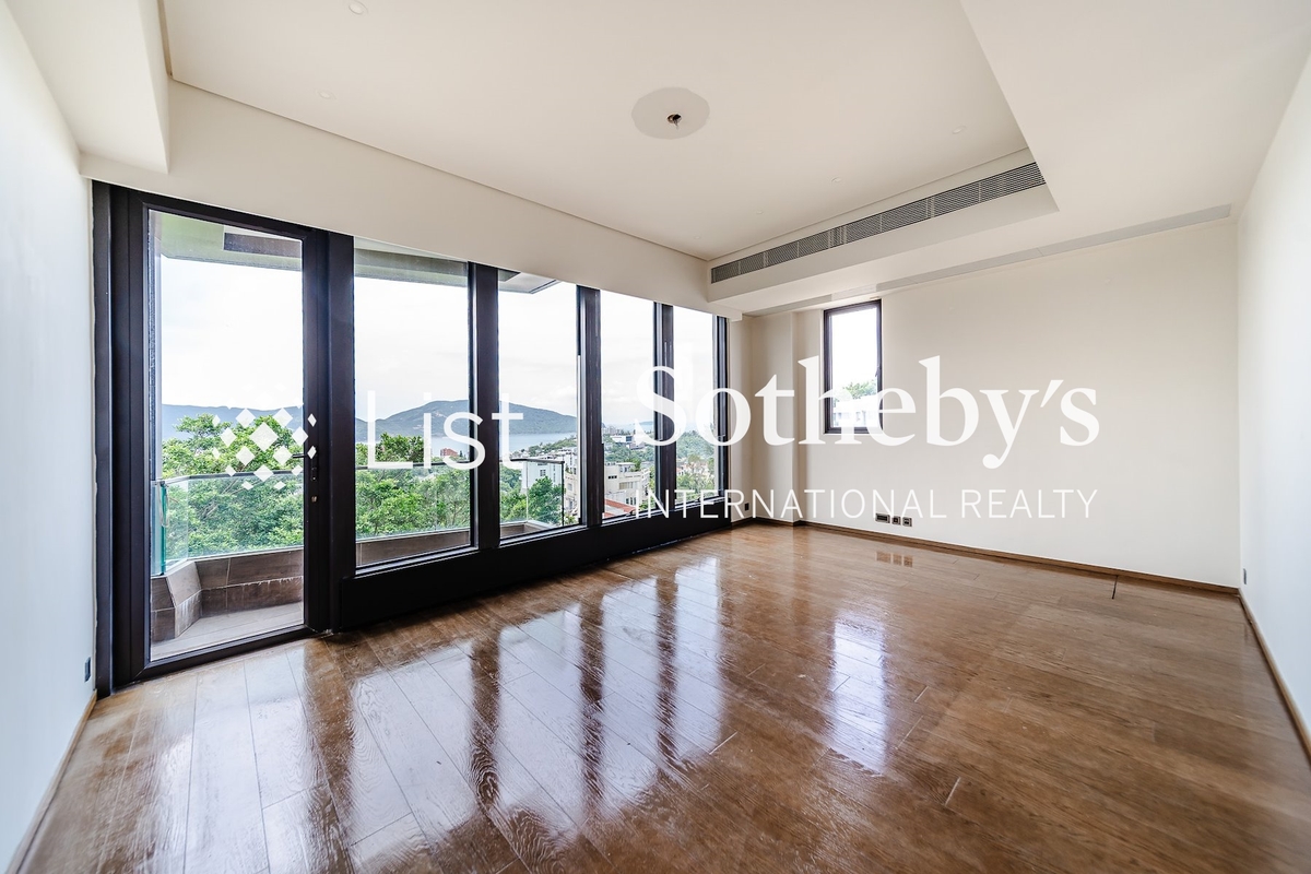 No. 11 Ching Sau Lane 靜修里11號 | Living and Dining Room