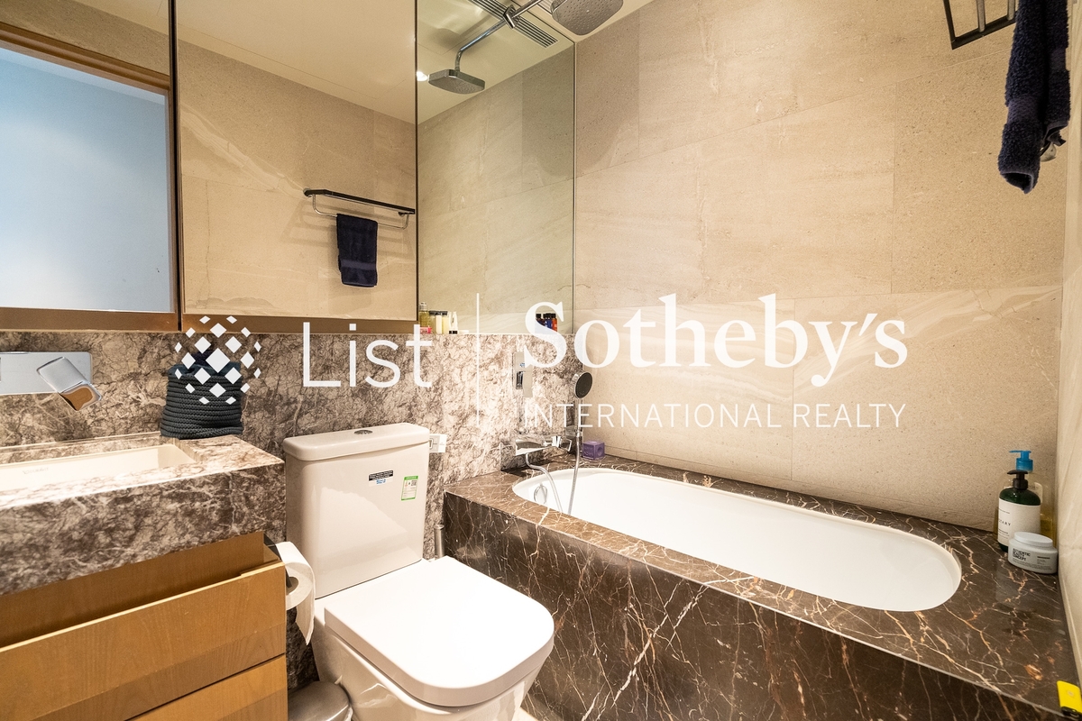 No. 11 Ching Sau Lane 靜修里11號 | Guest Bathroom