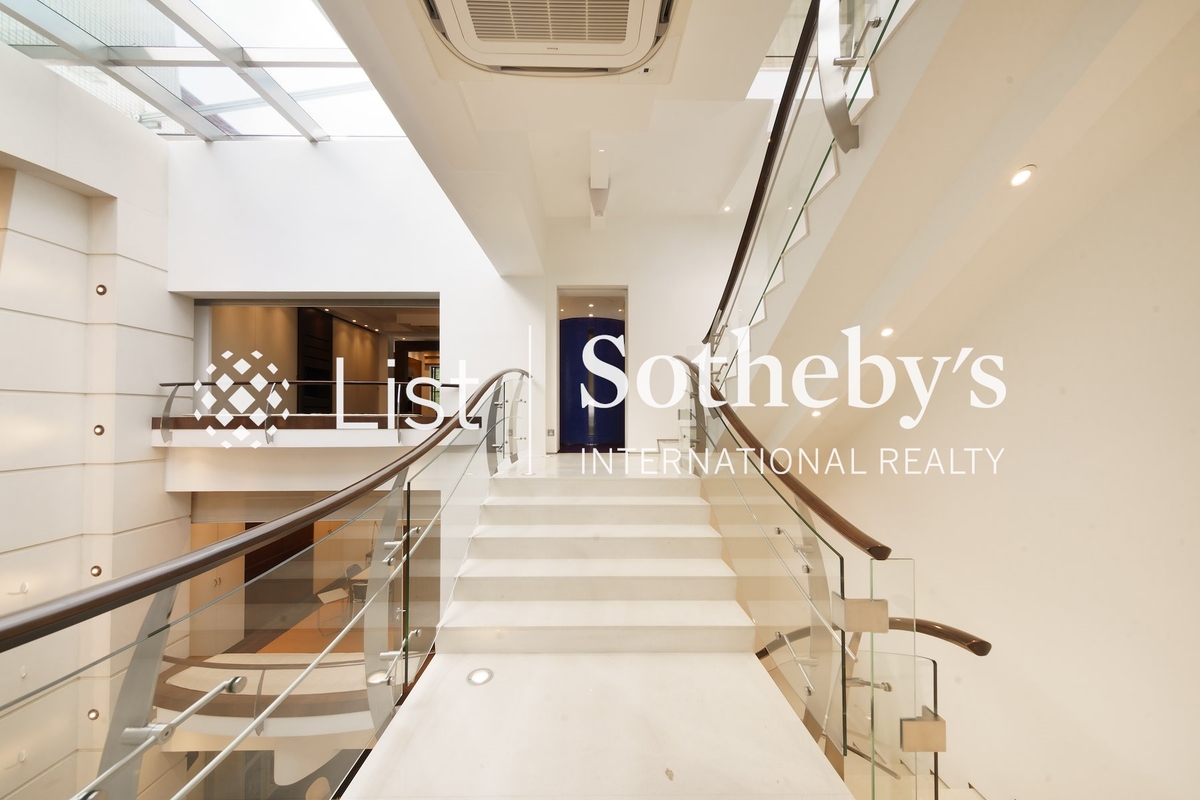 Turtle Cove 龜背灣 | Internal Staircase