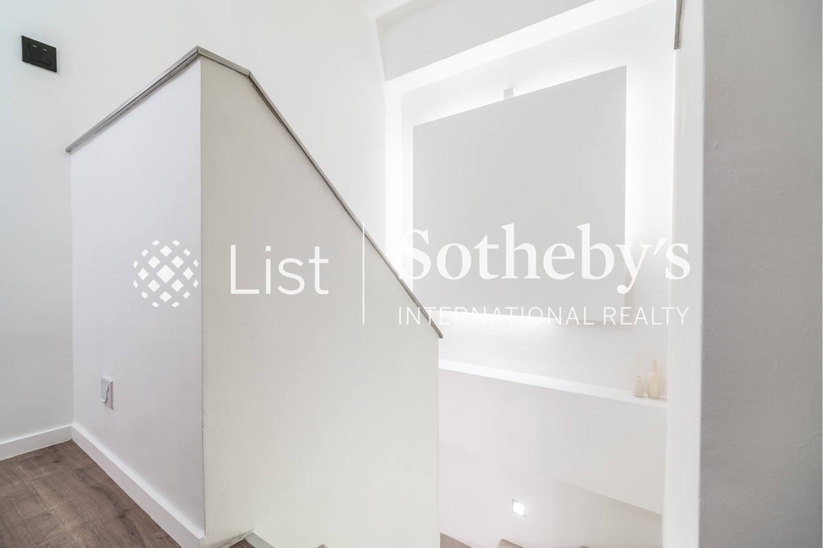 Kam Ning Mansion 金寧大廈 | Internal Staircase