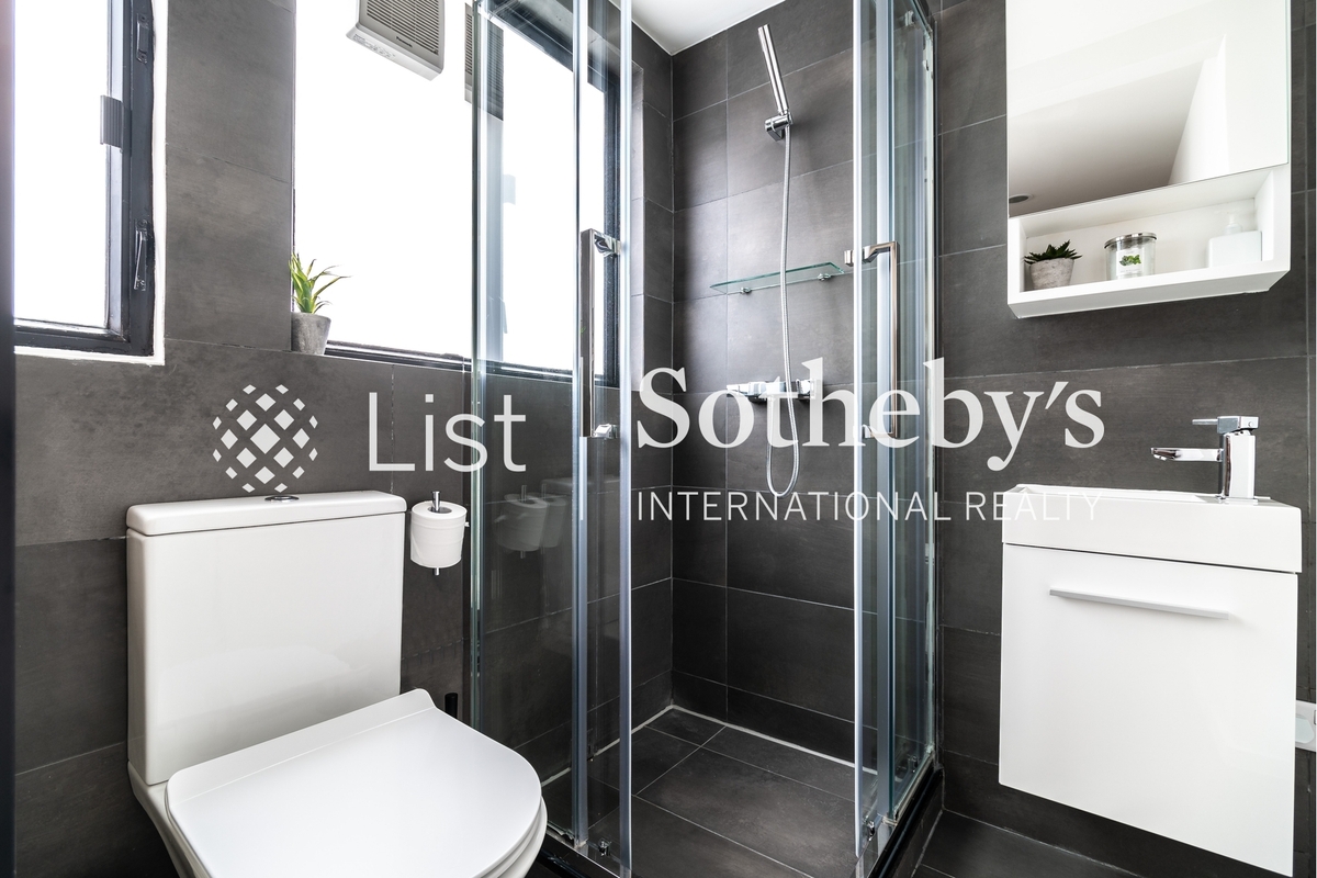 Kam Ning Mansion 金寧大廈 | Second Guest Bathroom