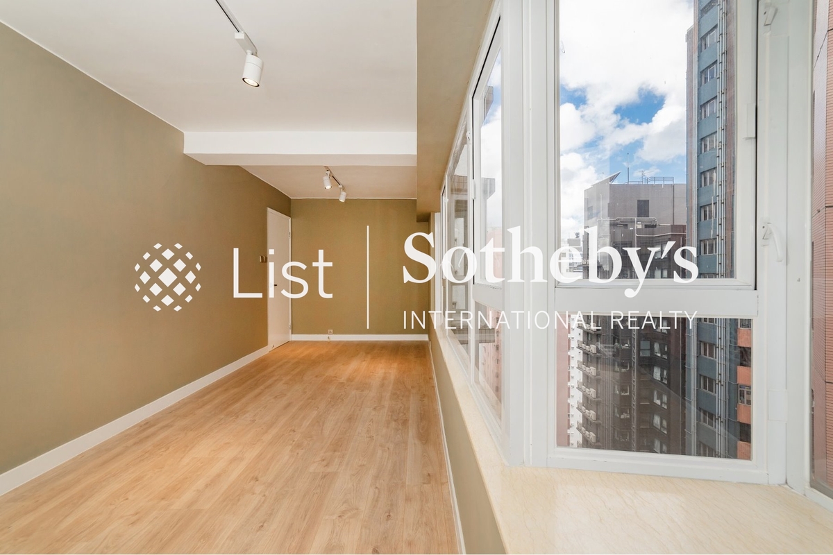 Kam Ning Mansion 金寧大廈 | Master Bedroom (Upstairs)