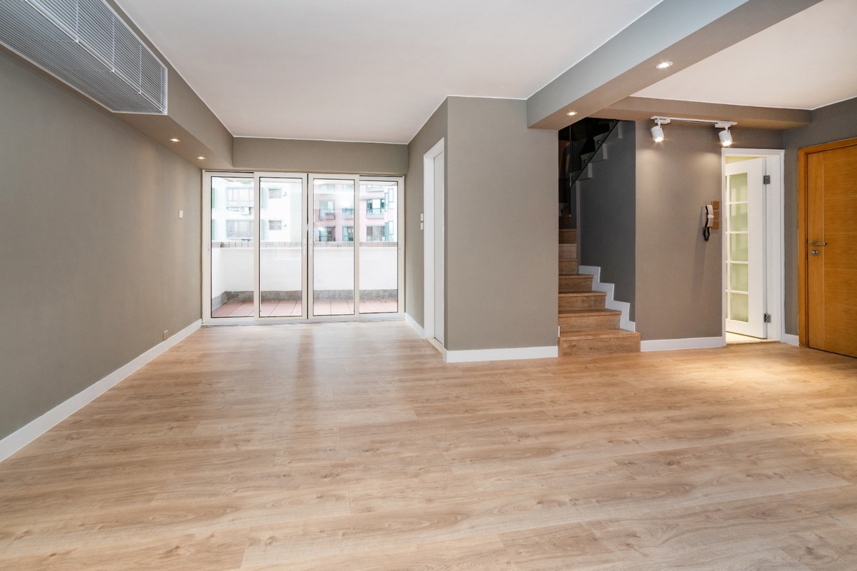 Kam Ning Mansion 金寧大廈 | Living Room