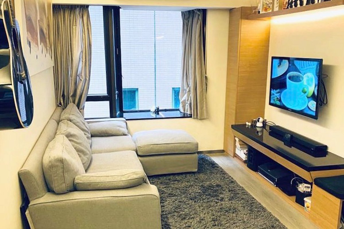 Kam Ning Mansion 金寧大廈 | Living and Dining Room